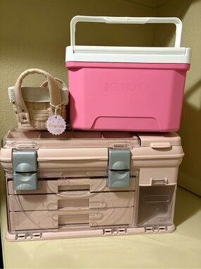 Igloo Pink Cooler - Compact Portable Cooler with White Handle